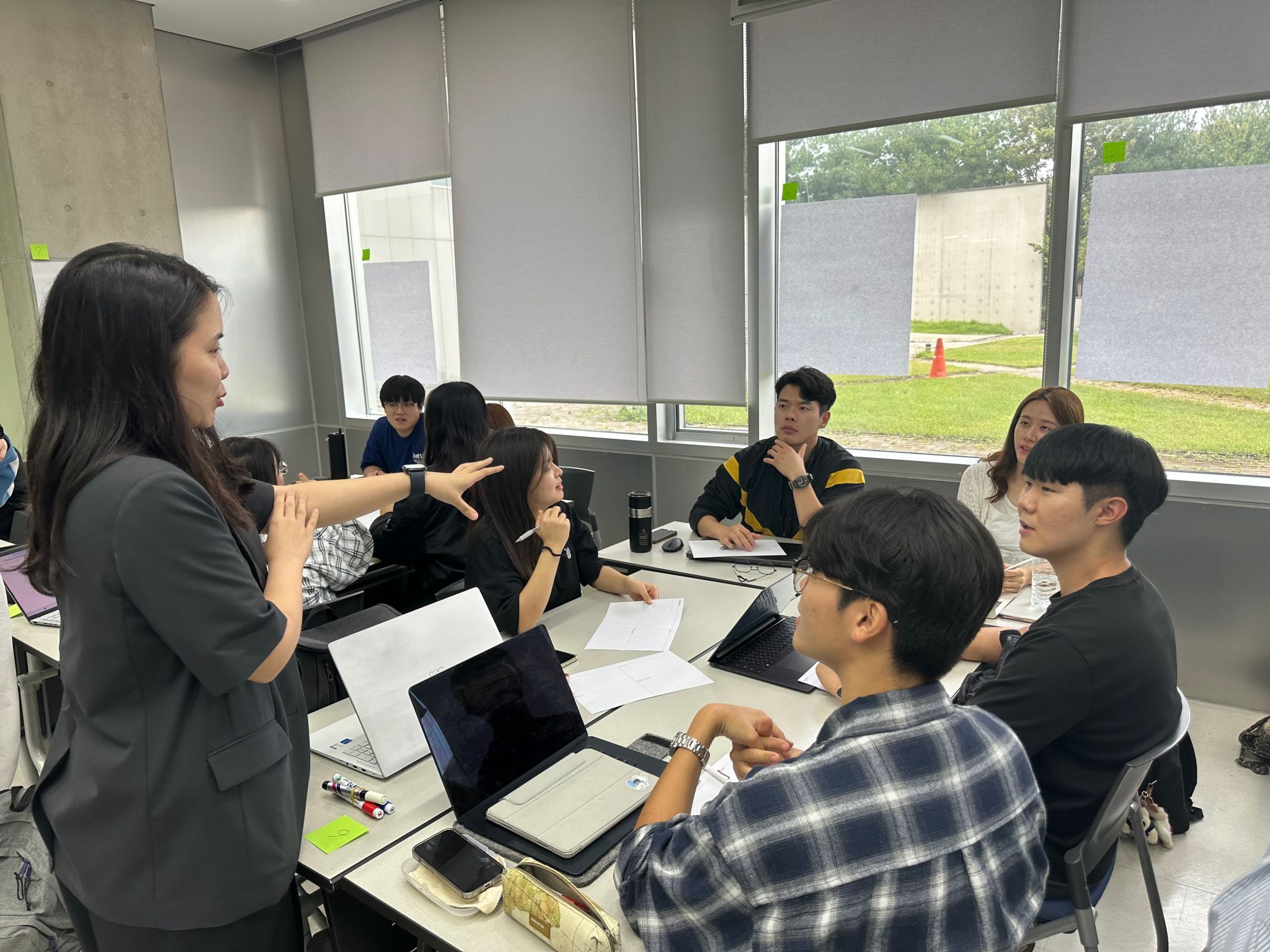 A KAIST Working Backwards workshop where teams discuss customer scenes and hypotheses